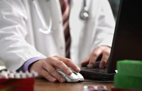 EMR или EHR? В чем разница и что вам нужно?