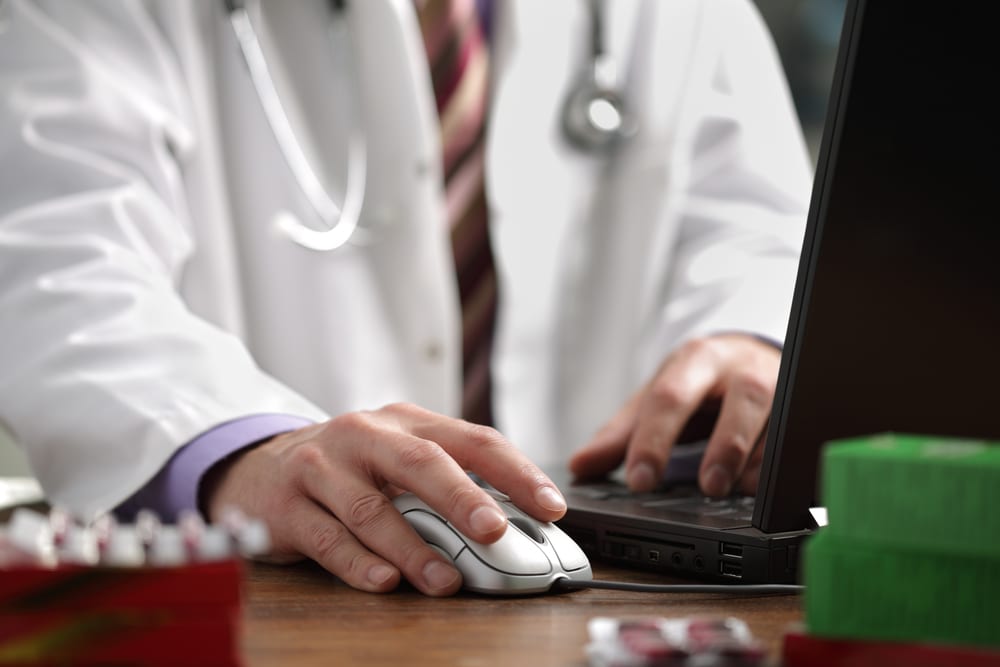 EMR или EHR? В чем разница и что вам нужно?